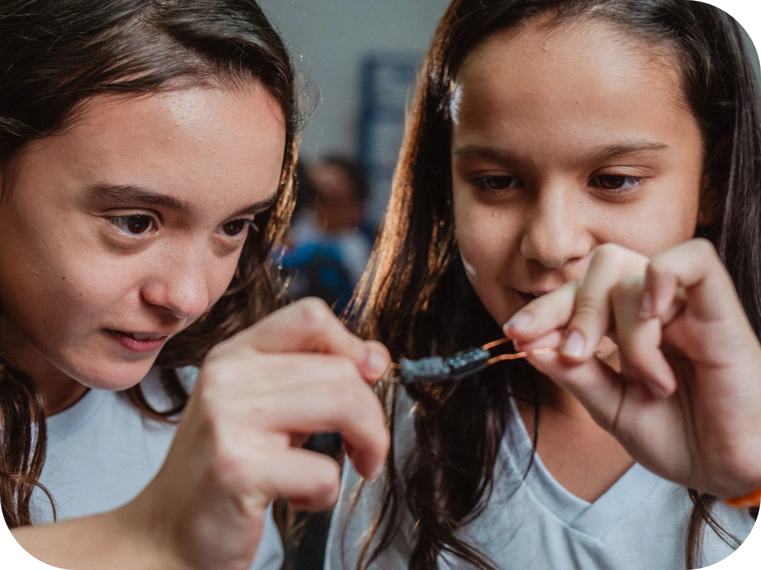 Duas alunos estudando